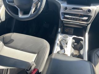 2022 Ford Explorer XLT - Interior Steering Wheel With Keys Image